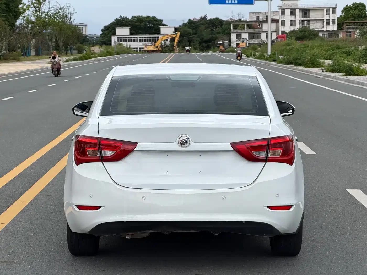 Buick Excelle 2016 15N Manual Elite — миниатюра 5