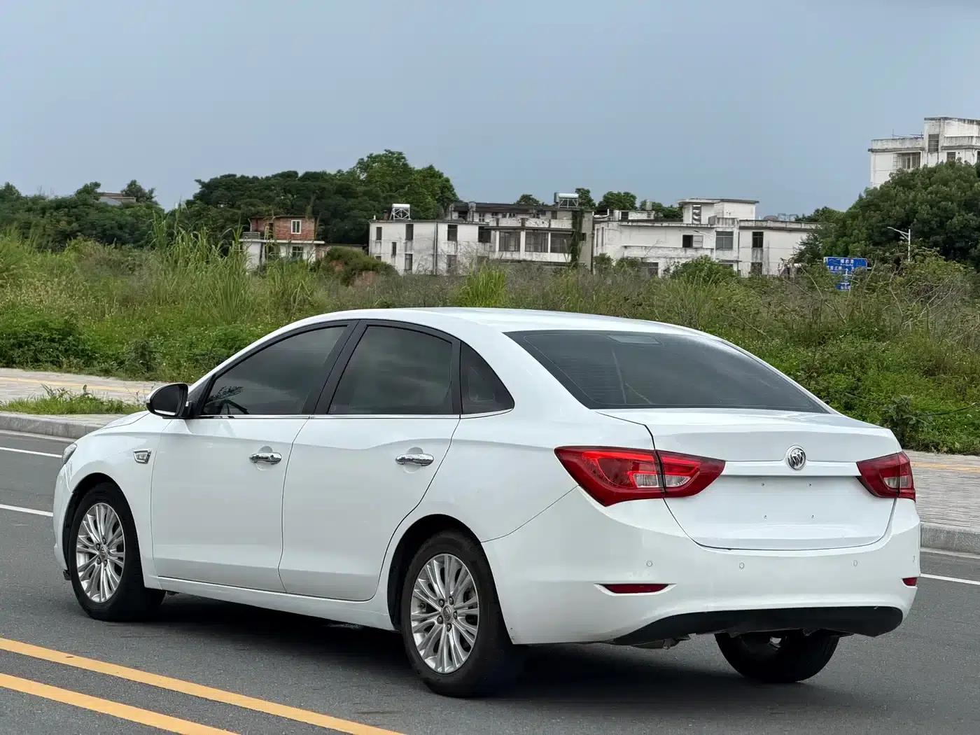 Buick Excelle 2016 15N Manual Elite — миниатюра 6
