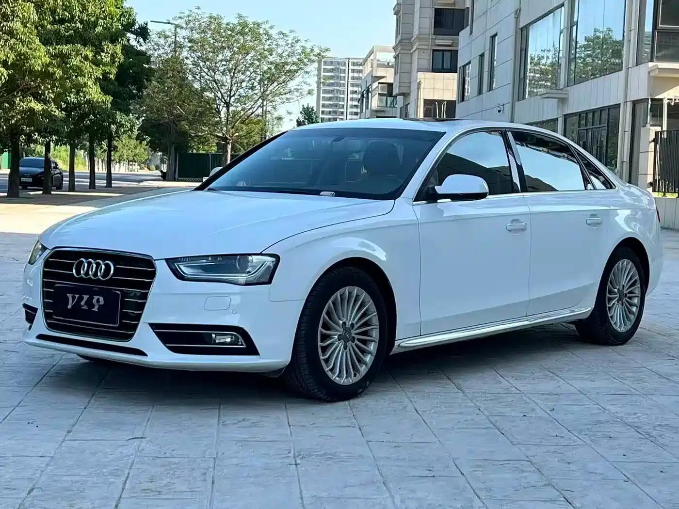 Audi A4L 2016 35 TFSI Classic Edition Automatic Standard Model — миниатюра 1