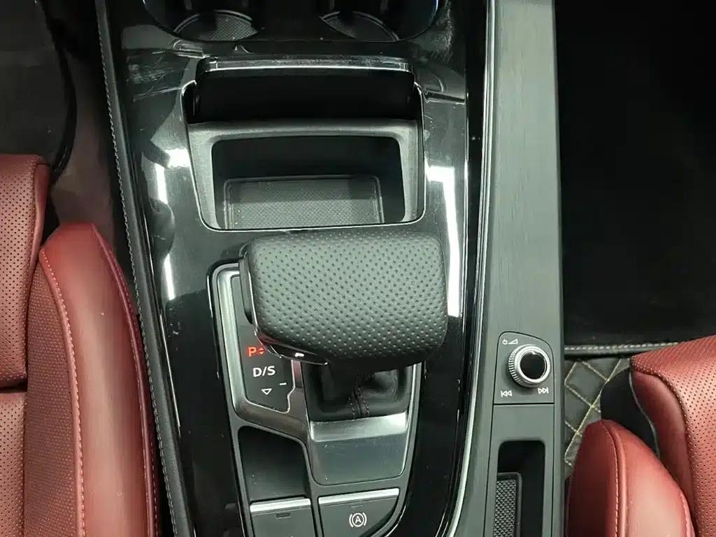 Audi A4L 2025 2 Million Unit Enjoyment Edition 40 TFSI Luxury Dynamic Model — миниатюра 11