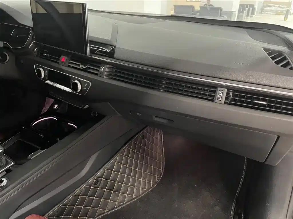 Audi A4L 2025 2 Million Unit Enjoyment Edition 40 TFSI Luxury Dynamic Model — миниатюра 14
