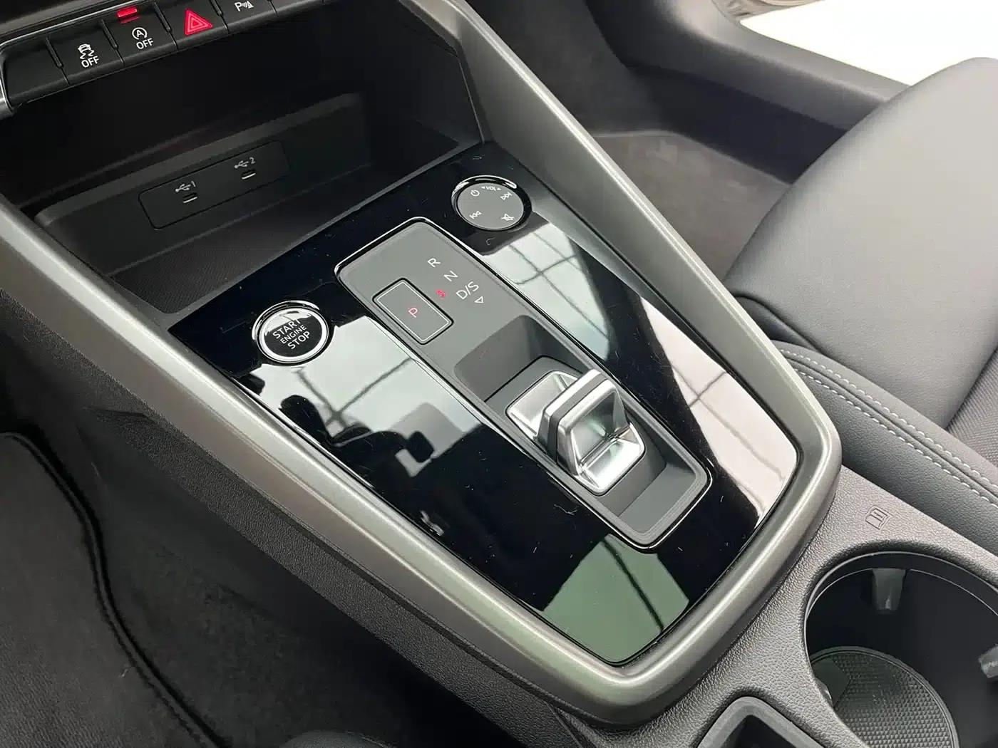 Audi A3 2023 Facelift Sportback 35 TFSI Fashion Sporty Model — миниатюра 15