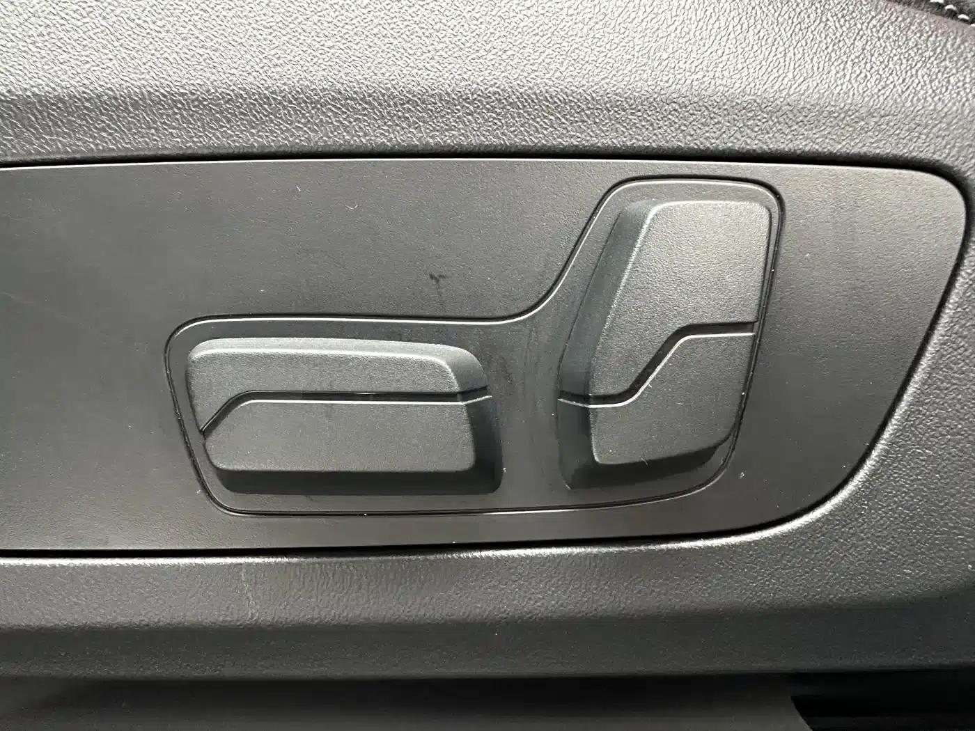 2023 BMW X1 sDrive20Li X Design Package — миниатюра 12