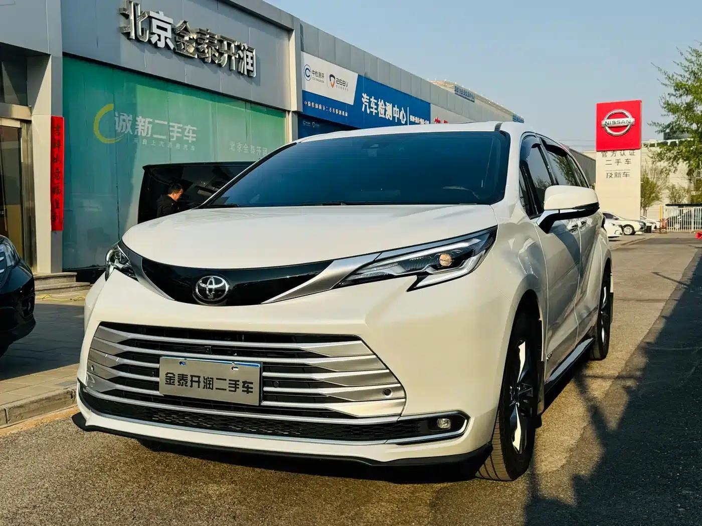 2024 Sienna 2.5L Hybrid AWD Premium Edition — миниатюра 3