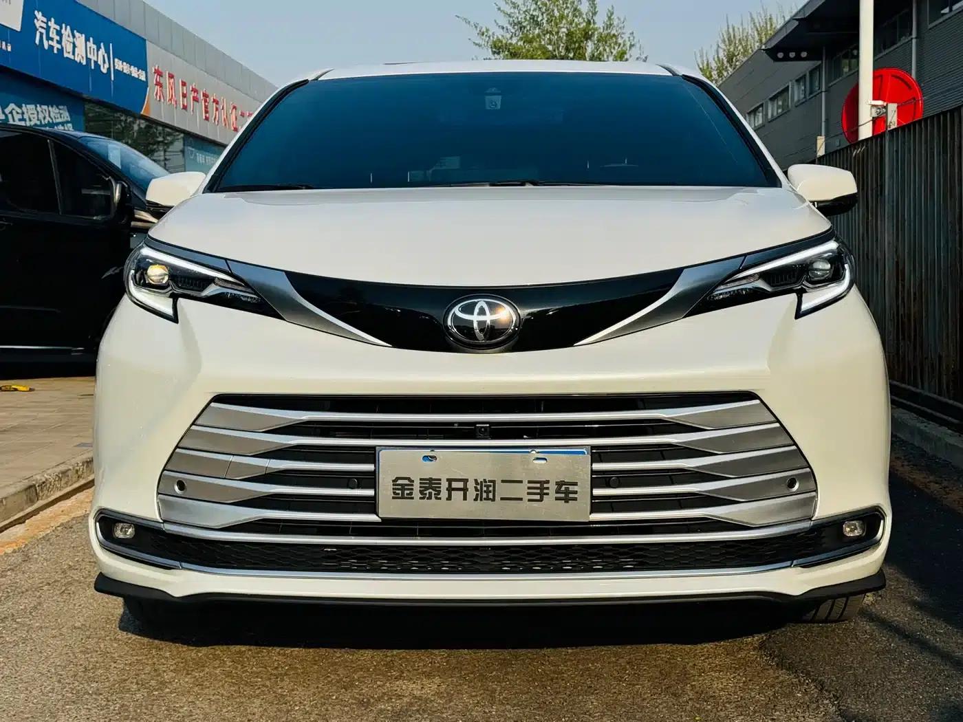 2024 Sienna 2.5L Hybrid AWD Premium Edition — миниатюра 4