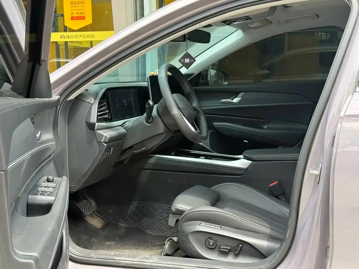 2025 Passat Pro 380TSI Dragon Edition — миниатюра 3