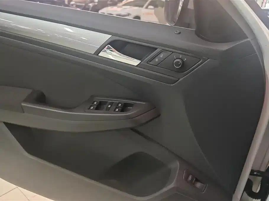 2018 Volkswagen Bora 1.5L Manual Fashion Edition — миниатюра 7