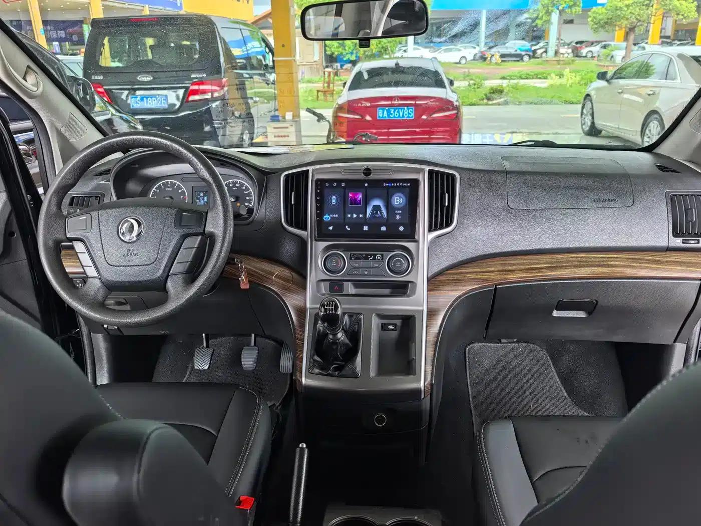 Lingzhi PLUS 2021 2.0L Manual Comfort 7-Seater — миниатюра 5