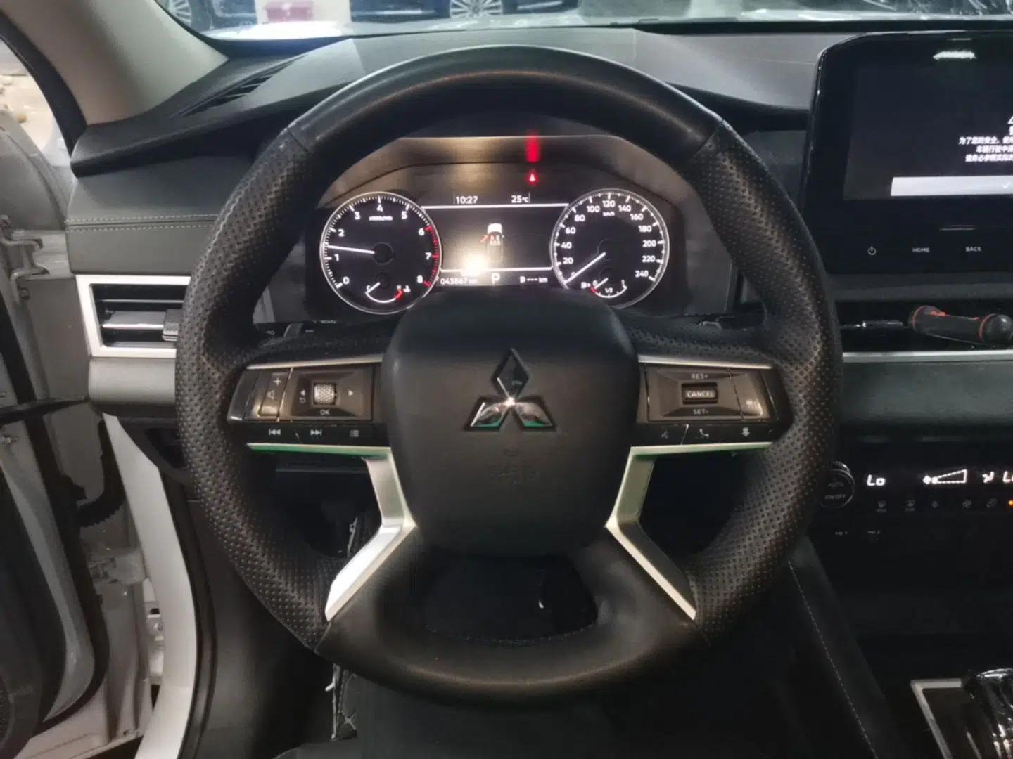 Mitsubishi Outlander 2023 1.5T CVT Four-Wheel Drive Excellence Edition 5 Seats — миниатюра 13