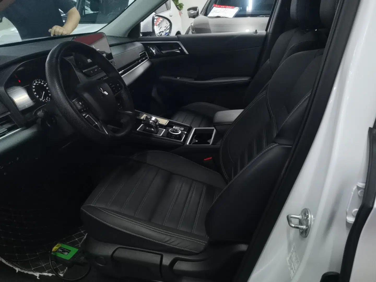 Mitsubishi Outlander 2023 1.5T CVT Four-Wheel Drive Excellence Edition 5 Seats — миниатюра 17