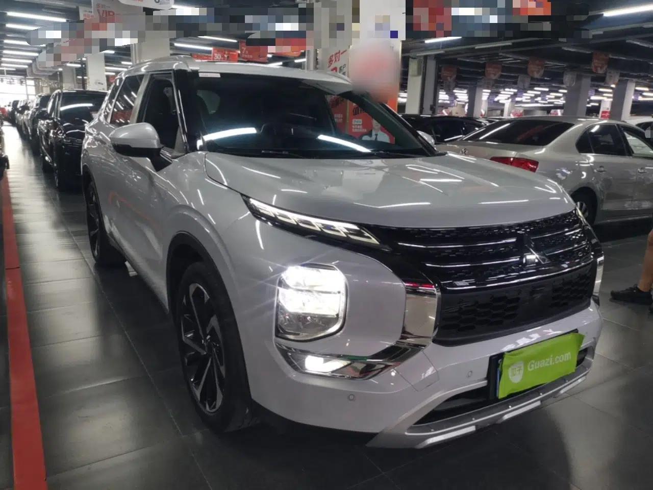 Mitsubishi Outlander 2023 1.5T CVT Four-Wheel Drive Excellence Edition 5 Seats — миниатюра 3