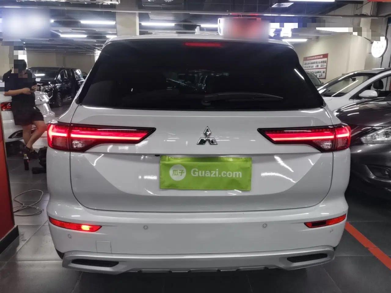 Mitsubishi Outlander 2023 1.5T CVT Four-Wheel Drive Excellence Edition 5 Seats — миниатюра 5