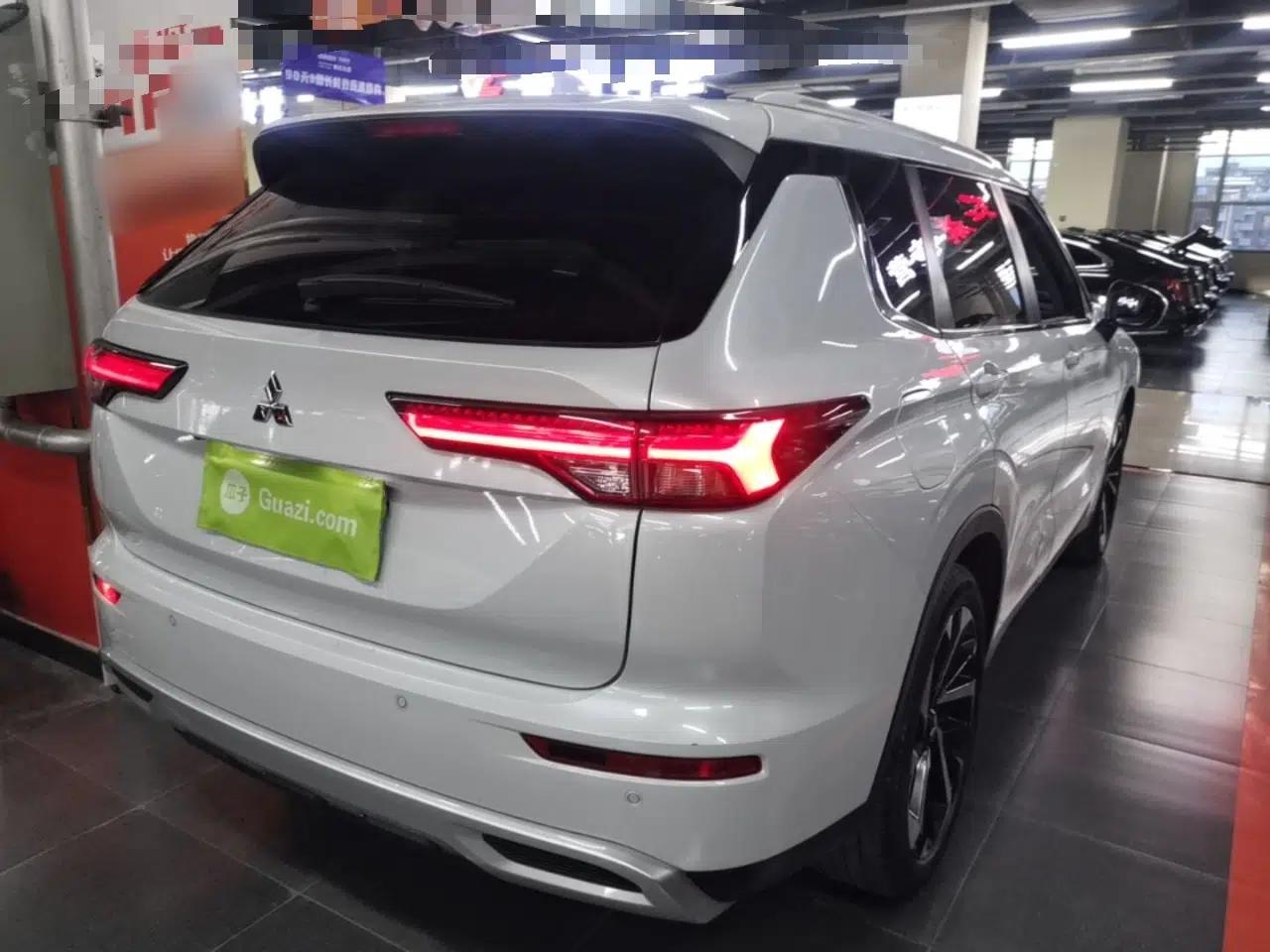 Mitsubishi Outlander 2023 1.5T CVT Four-Wheel Drive Excellence Edition 5 Seats — миниатюра 6