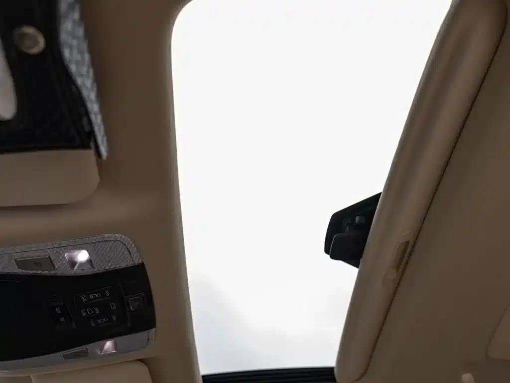 2023 Alphard Hybrid 2.5L Premium Gold Edition — миниатюра 17
