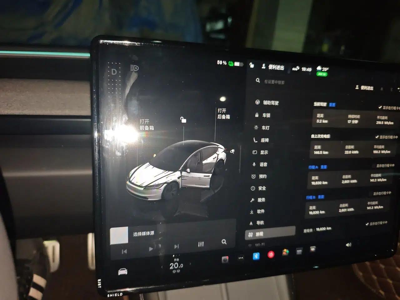 Tesla Model 3 2025 Rear-Wheel-Drive Version — миниатюра 11