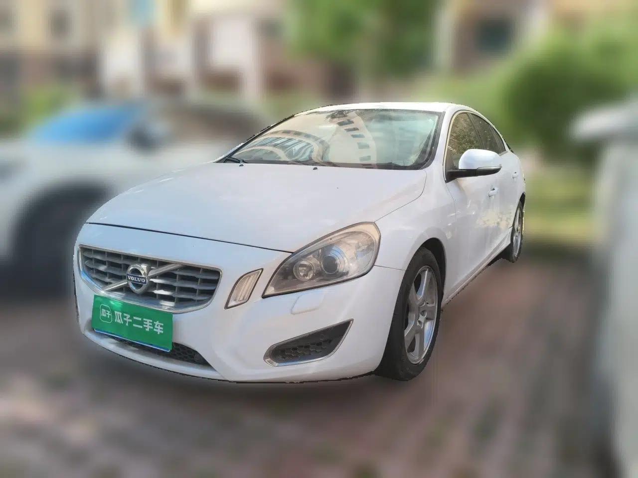 Volvo S60 2013 T5 Comfort Edition — миниатюра 1