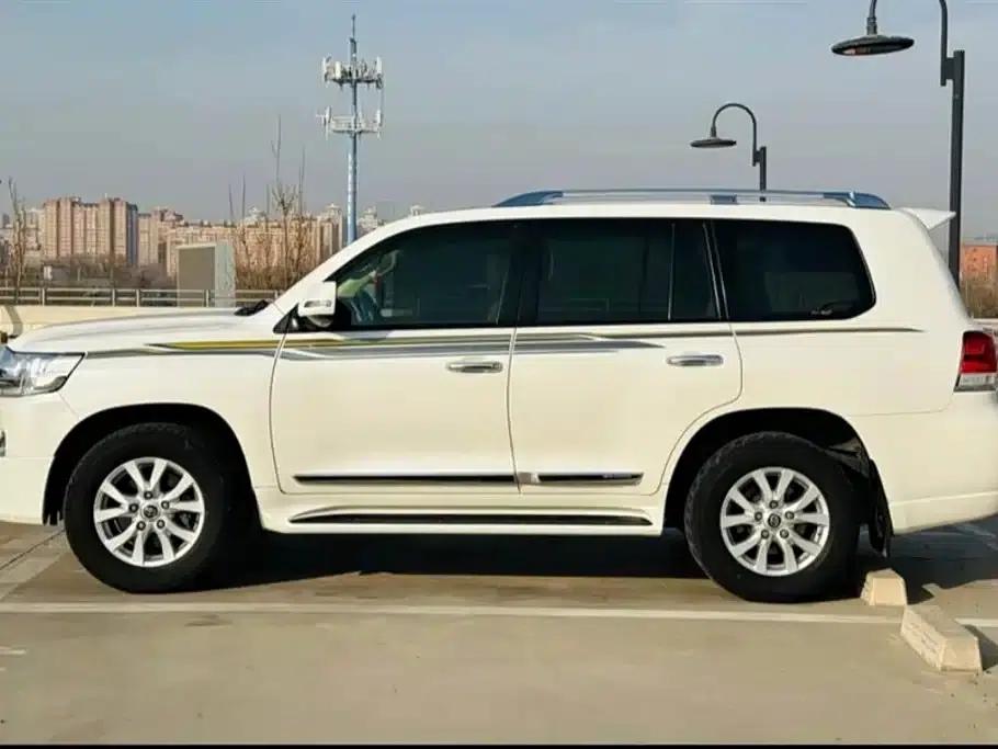 2018 Land Cruiser (Imported) 4.6L Automatic — миниатюра 3
