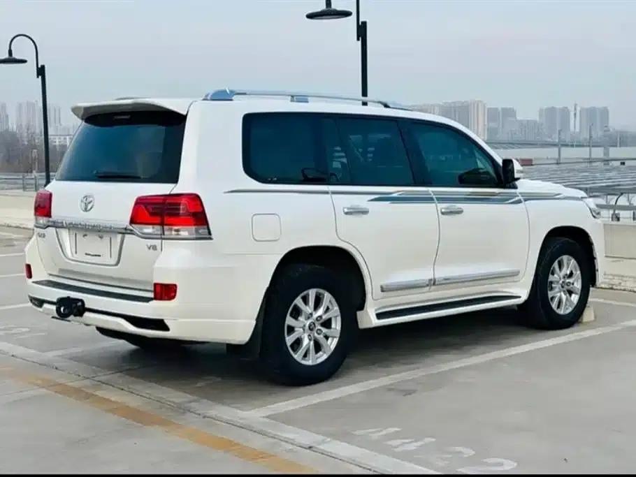 2018 Land Cruiser (Imported) 4.6L Automatic — миниатюра 4