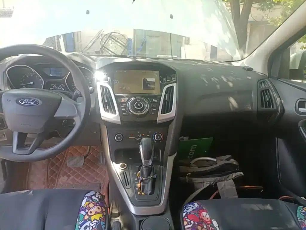 Ford Focus 2015 Hatchback 1.6L Automatic Comfort — миниатюра 13