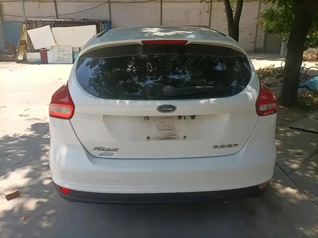 Ford Focus 2015 Hatchback 1.6L Automatic Comfort — миниатюра 6