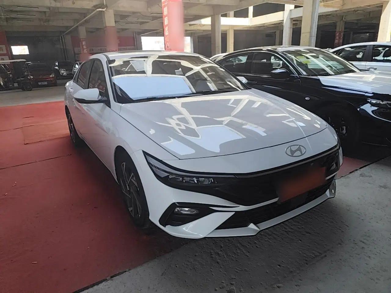 Hyundai Elantra 2023 1.5L CVT GLX Elite Edition — миниатюра 3