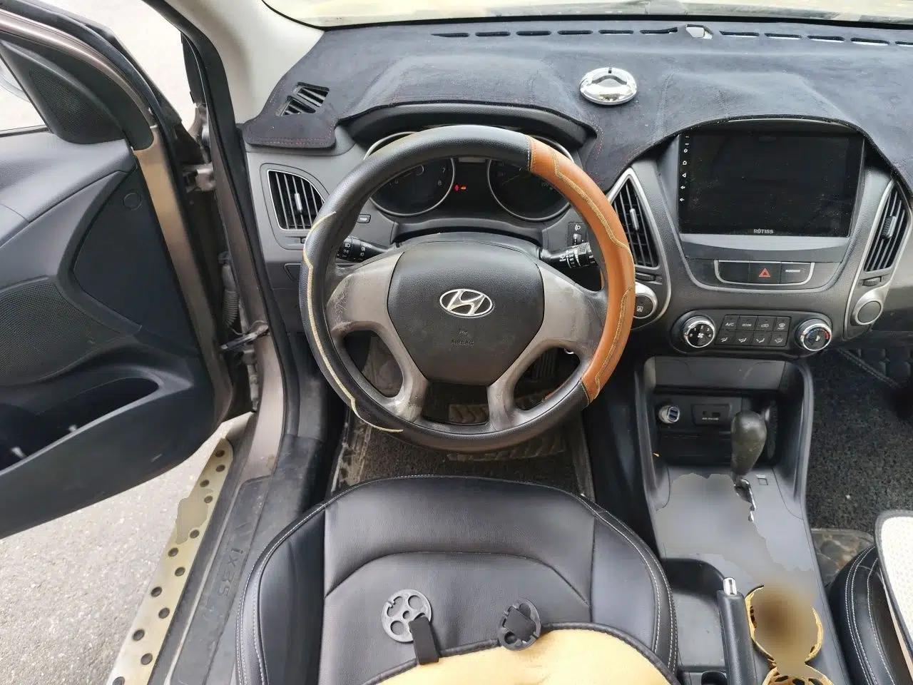 Hyundai ix35 2013 2.0L Automatic 2WD Comfort GL China IV Standard — миниатюра 10