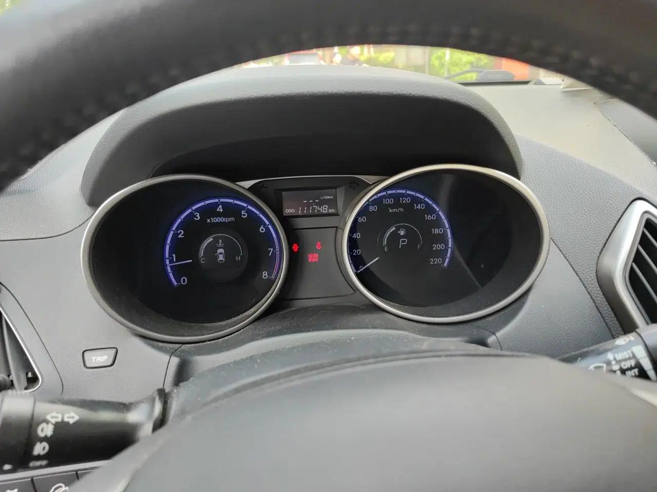 Hyundai ix35 2012 2.4L Automatic 4x4 Navigation Edition GLS — миниатюра 11