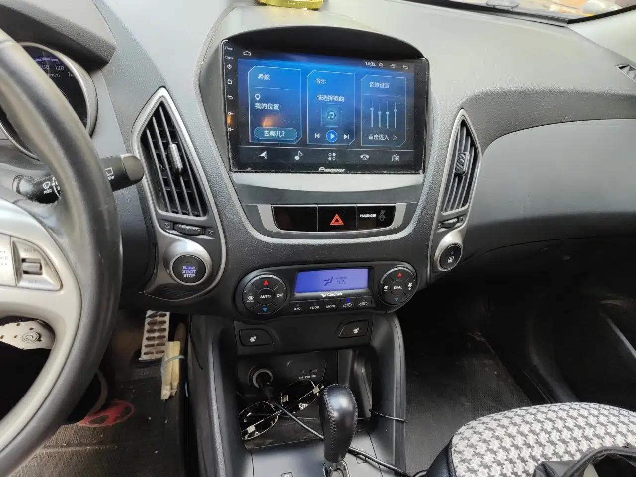 Hyundai ix35 2012 2.4L Automatic 4x4 Navigation Edition GLS — миниатюра 13