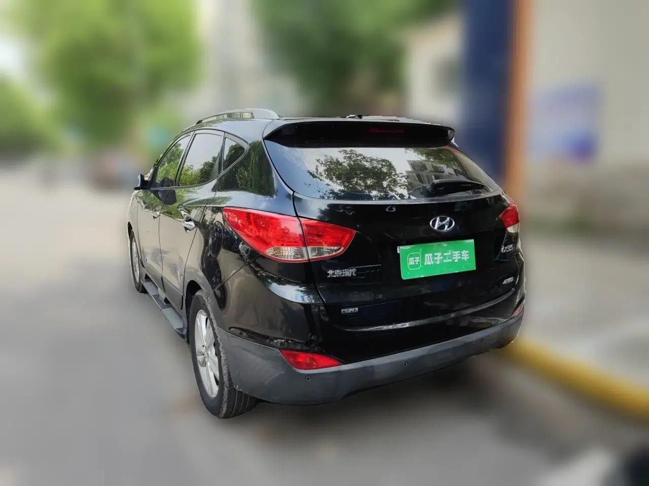 Hyundai ix35 2012 2.4L Automatic 4x4 Navigation Edition GLS — миниатюра 4