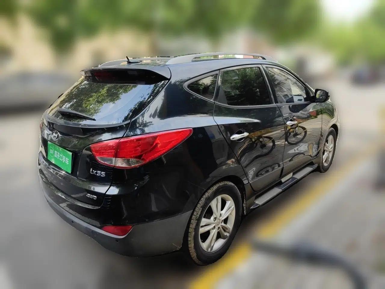 Hyundai ix35 2012 2.4L Automatic 4x4 Navigation Edition GLS — миниатюра 6