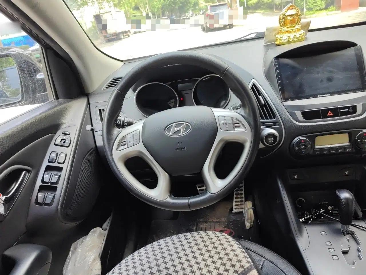 Hyundai ix35 2012 2.4L Automatic 4x4 Navigation Edition GLS — миниатюра 10
