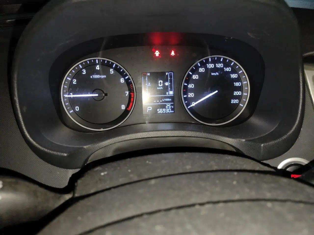 Hyundai ix25 2015 1.6L Automatic Two-Wheel Drive Smart GLS Trim — миниатюра 12