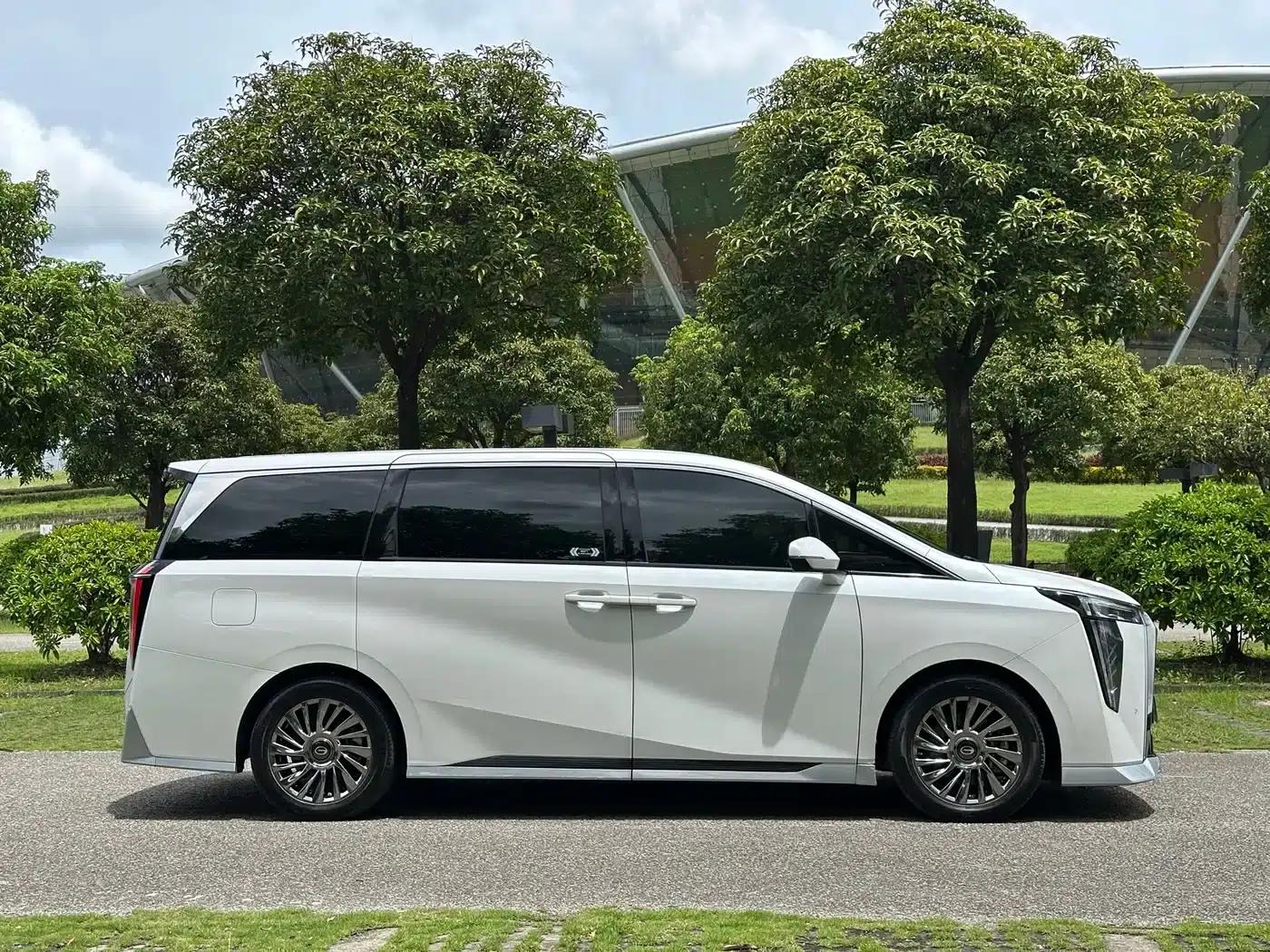 Trumpchi M8 2023 Master Series Dual Engine Supreme Edition — миниатюра 4