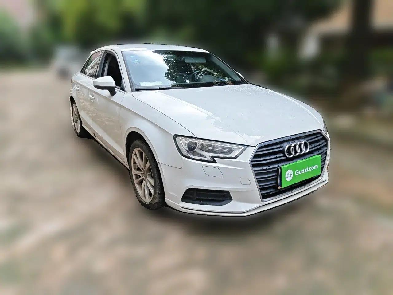 Audi A3 2018 30th Anniversary Edition Limousine 35 TFSI Ambition Model — миниатюра 3