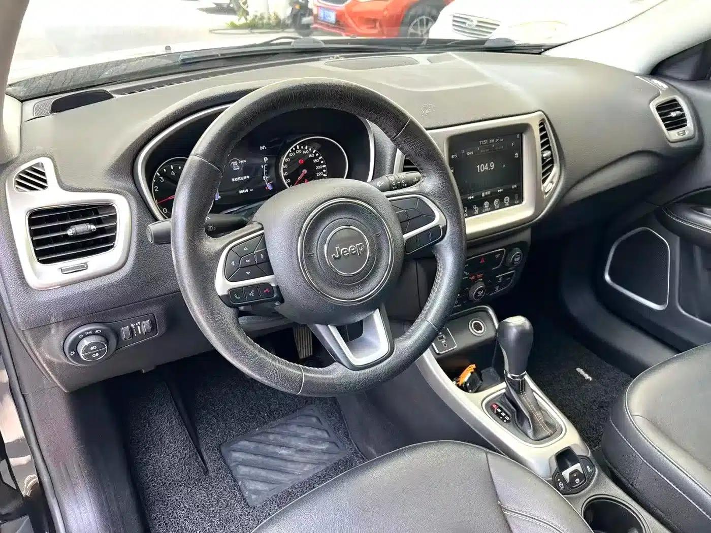 Compass 2017 200T Automatic Family Edition — миниатюра 3