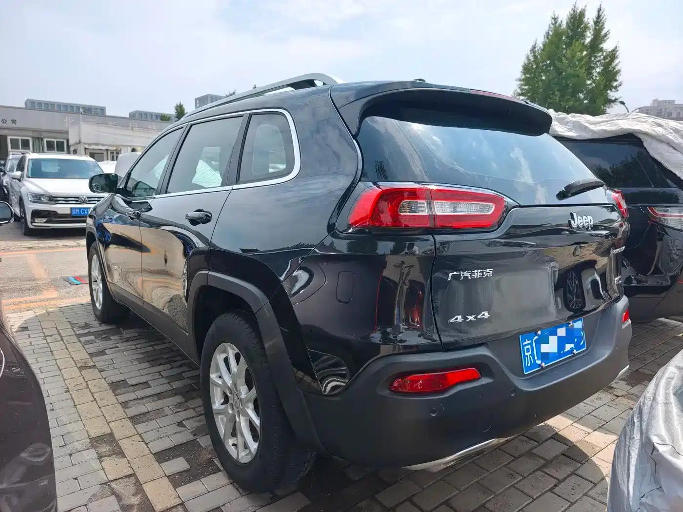Jeep Cherokee 2016 2.4L Professional Edition — миниатюра 13