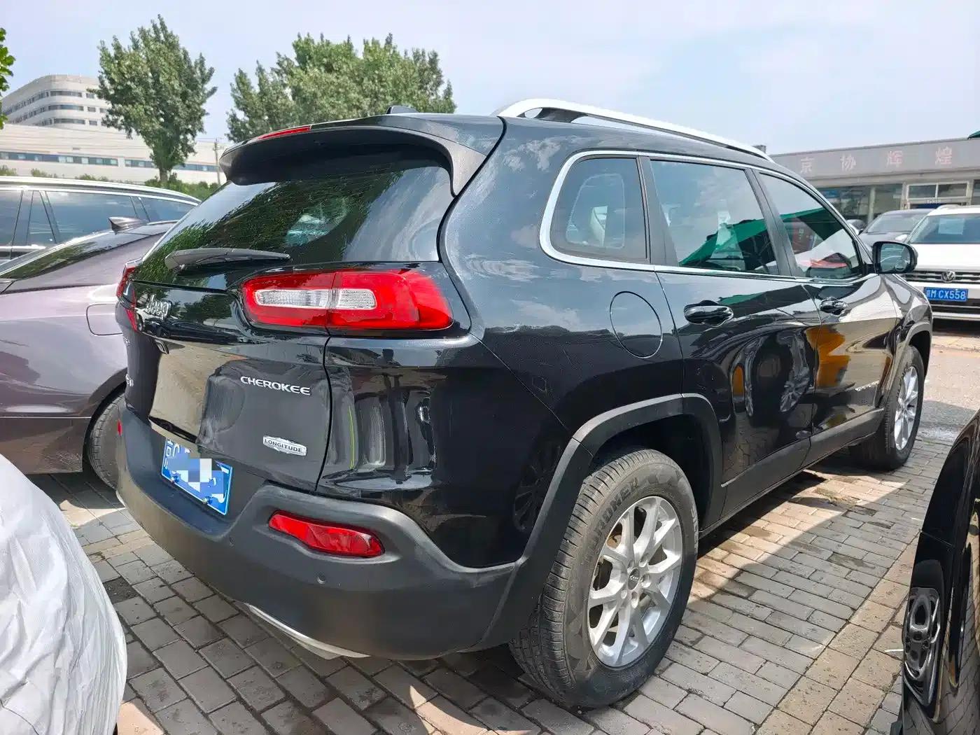 Jeep Cherokee 2016 2.4L Professional Edition — миниатюра 14
