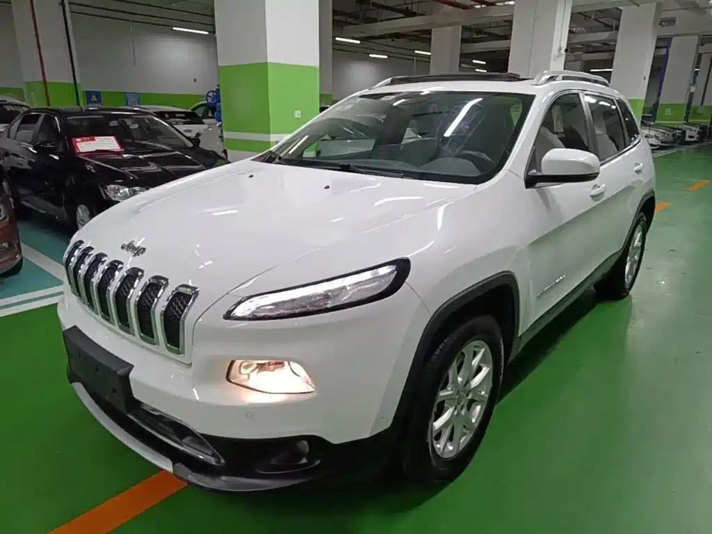 Jeep Cherokee 2016 2.4L Professional Edition — миниатюра 2