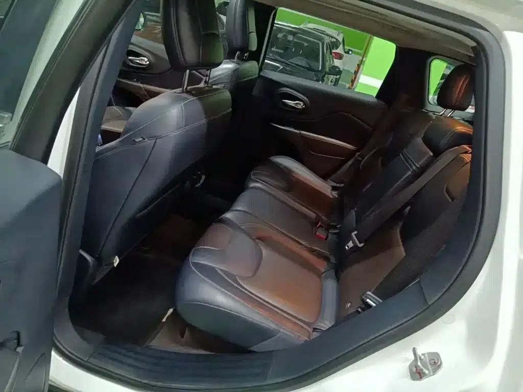Jeep Cherokee 2016 2.4L Professional Edition — миниатюра 17