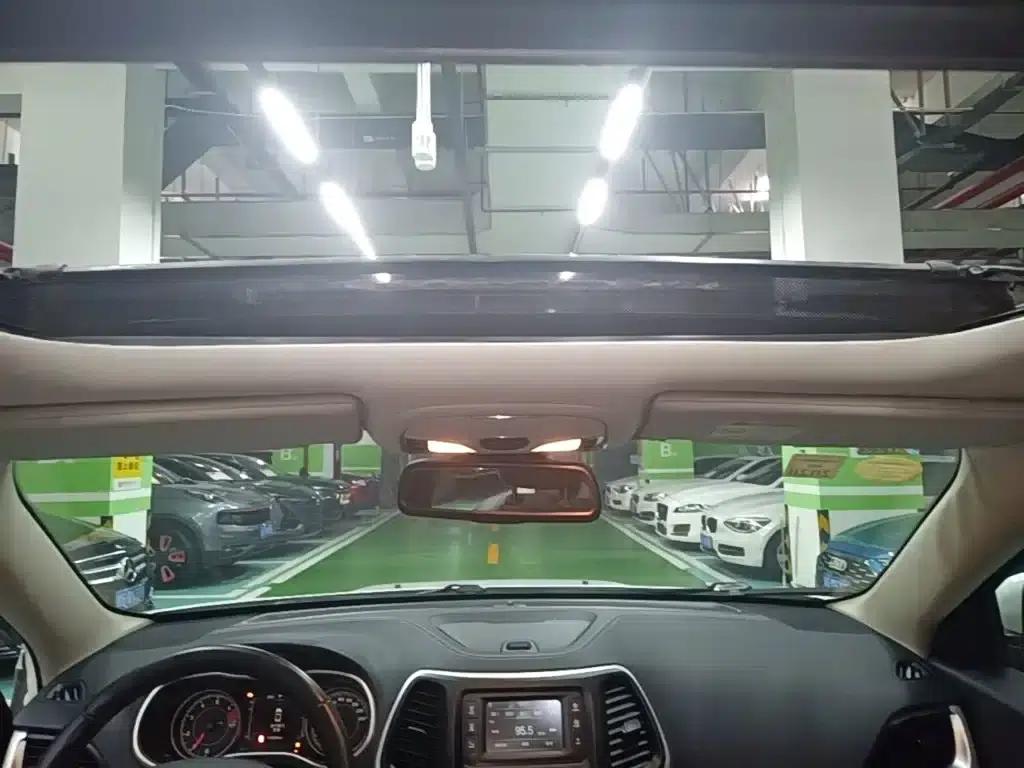 Jeep Cherokee 2016 2.4L Professional Edition — миниатюра 18