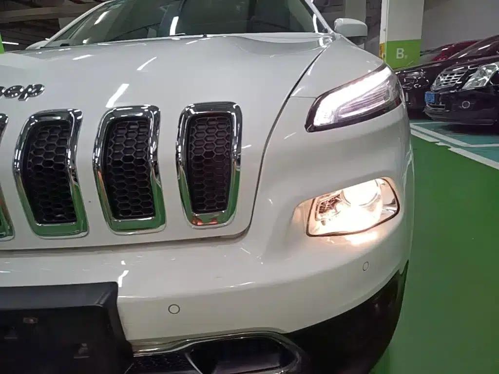 Jeep Cherokee 2016 2.4L Professional Edition — миниатюра 24