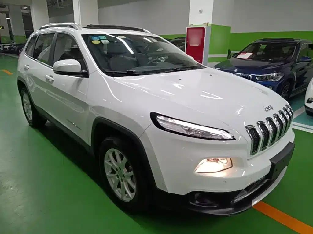 Jeep Cherokee 2016 2.4L Professional Edition — миниатюра 4