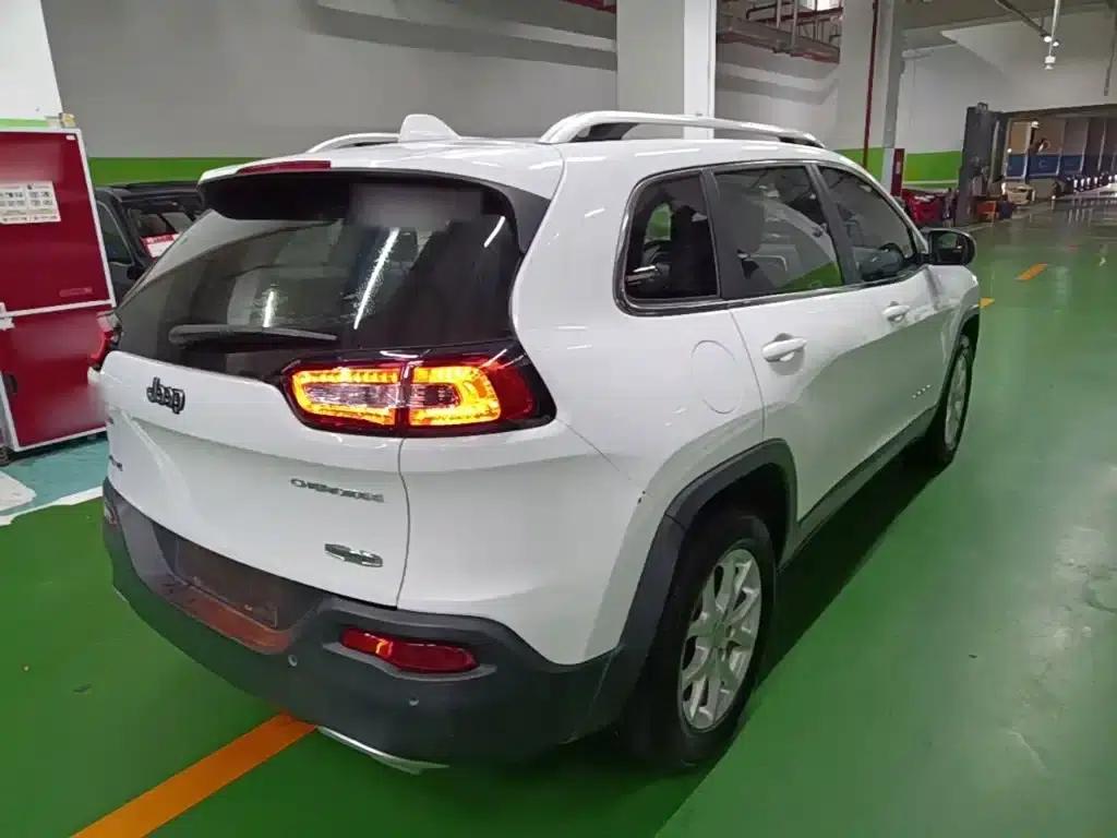 Jeep Cherokee 2016 2.4L Professional Edition — миниатюра 7