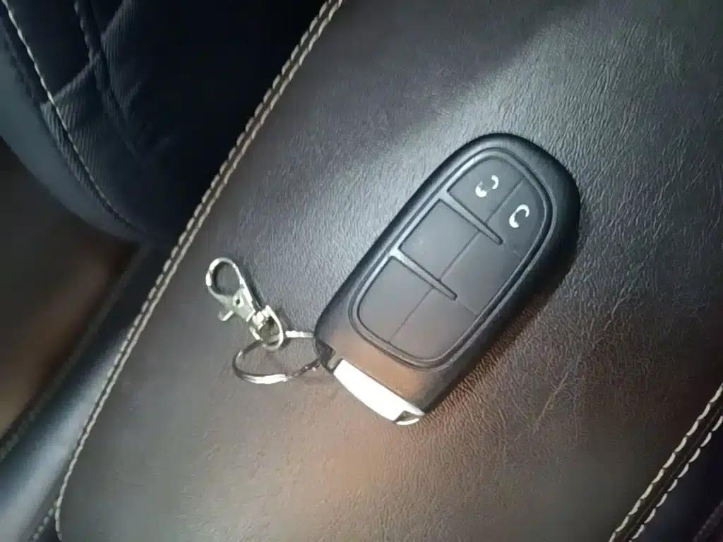 Jeep Cherokee 2016 2.4L Professional Edition — миниатюра 9