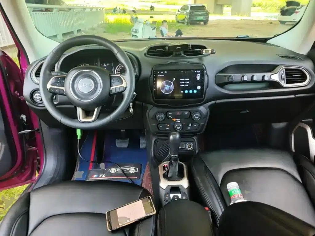 Jeep Renegade 2018 Connected Large Screen Edition 180T Automatic High-Performance Edition — миниатюра 10
