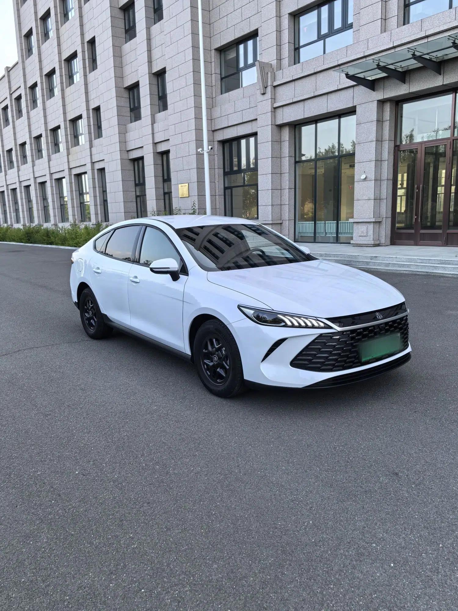 BYD Qin PLUS 2025 DM-i Smart Drive 55KM Leading Model — миниатюра 3