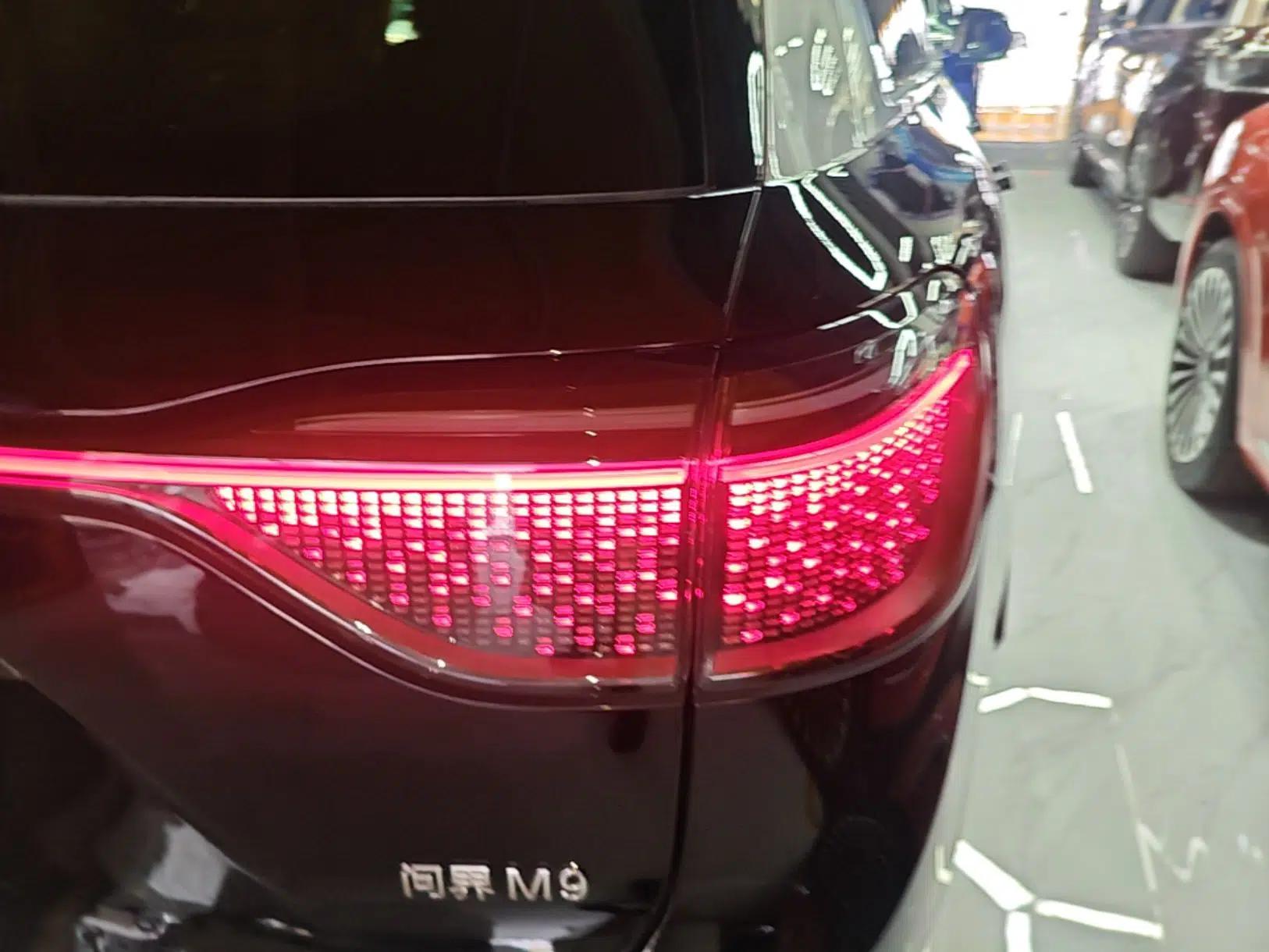 Hima AITO M9 2025 Extended-Range Ultra Version 52 kWh 6-Seater — миниатюра 14