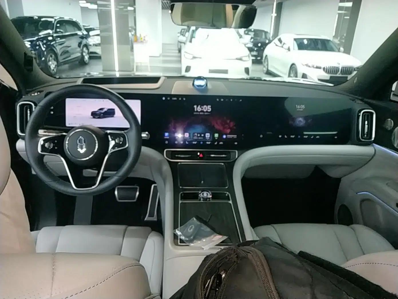 Hima AITO M9 2024 Range-Extended Ultra Version 42 kWh 6-Seater Model — миниатюра 17