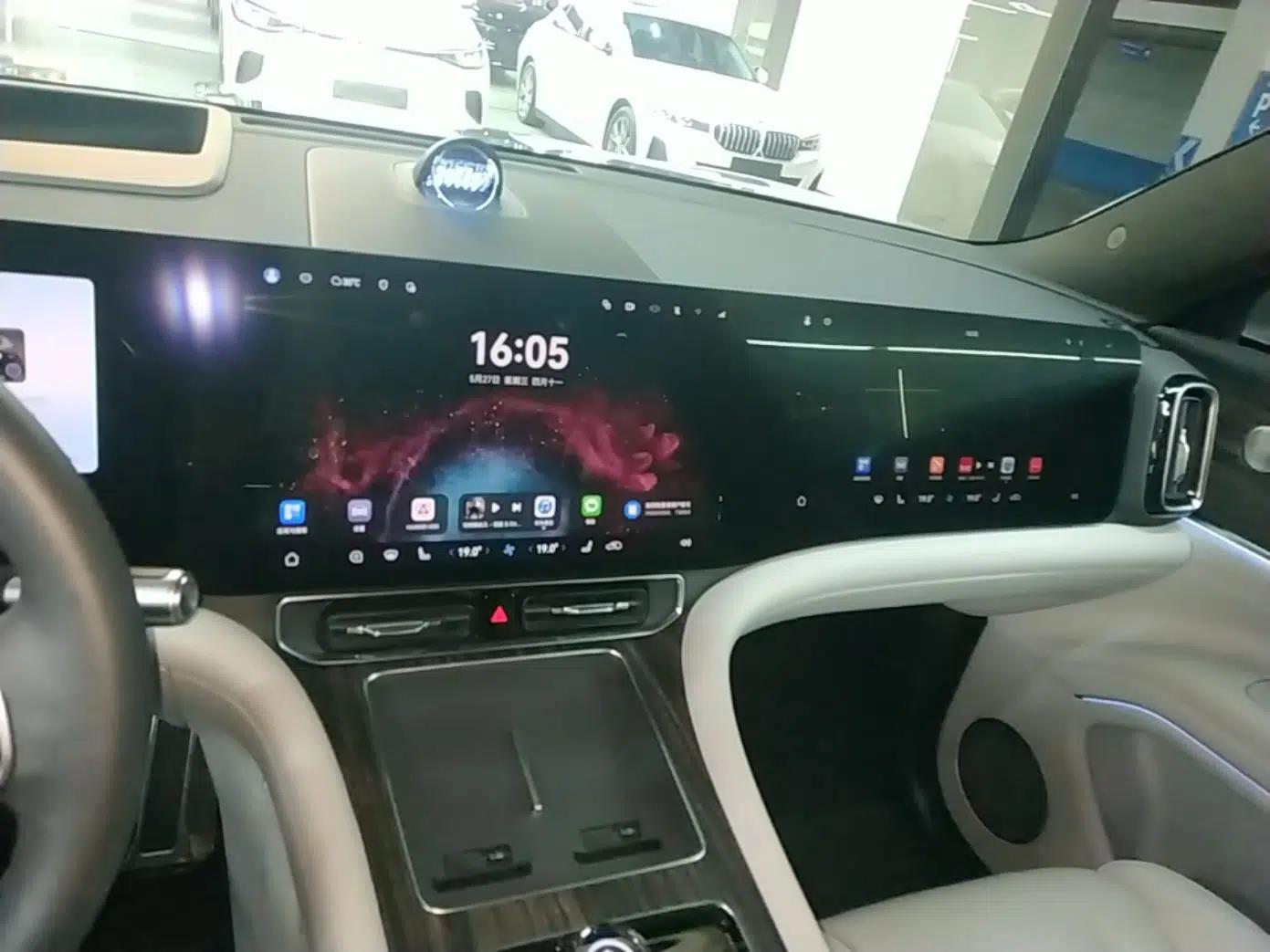 Hima AITO M9 2024 Range-Extended Ultra Version 42 kWh 6-Seater Model — миниатюра 20