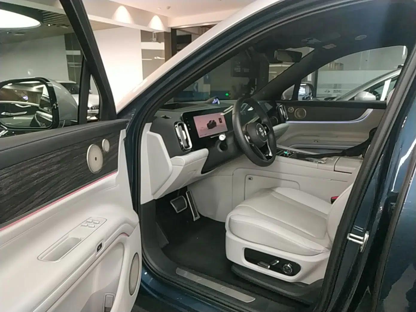 Hima AITO M9 2024 Range-Extended Ultra Version 42 kWh 6-Seater Model — миниатюра 23